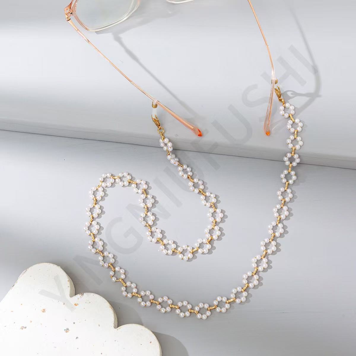 Eleganter Perl- und Goldketten-Brillenhalter Brehn