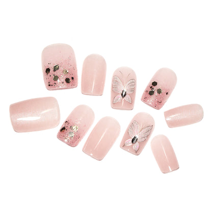Kunstvolle Nagelkunst mit Schmetterlingsmotiven und Glitzerakzenten Brehn
