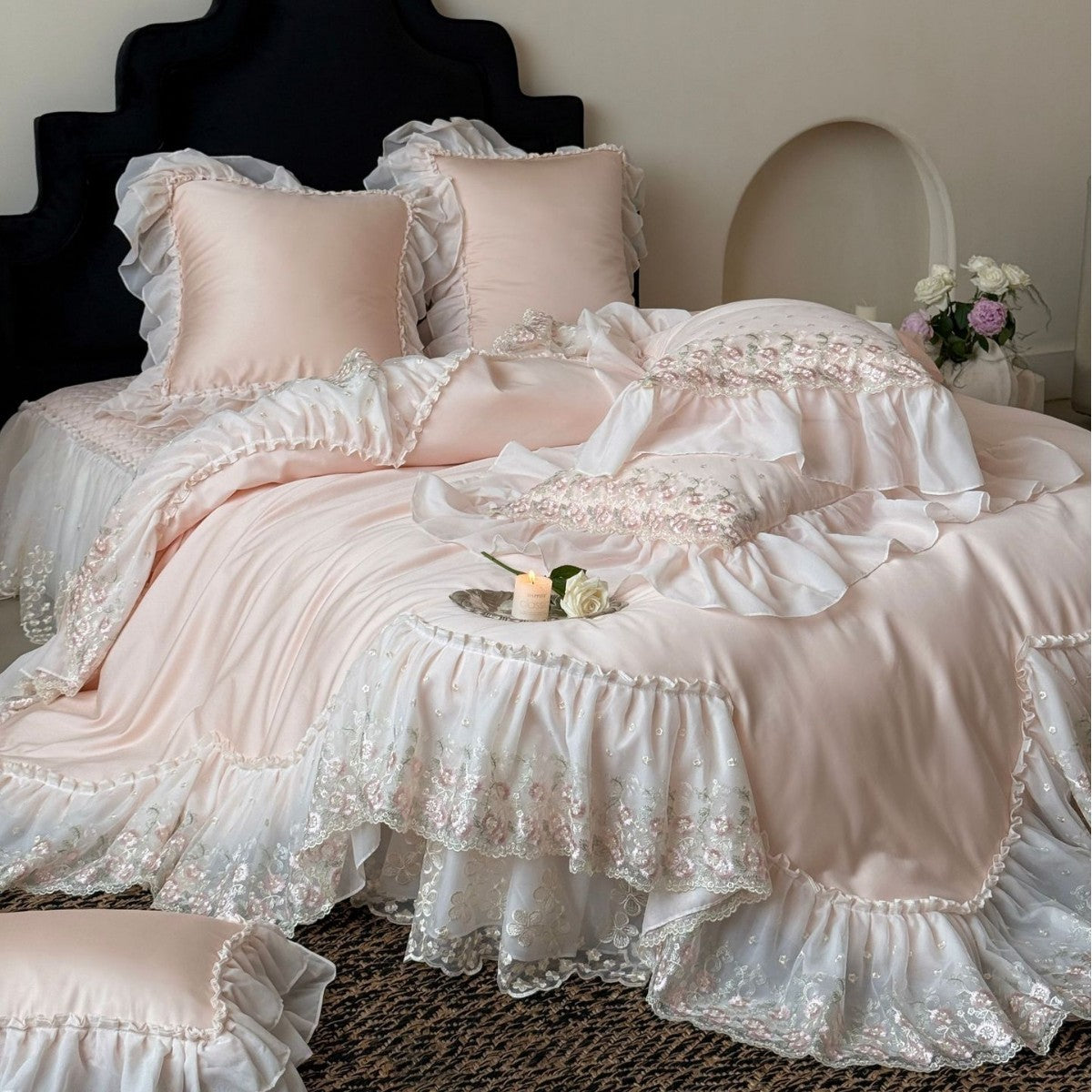Luxuriöses romantisches Bettwäsche-Set mit Spitzenvolants und besticktem Baumwollsatin