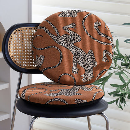 Rundes Sitzkissen mit Jacquard‑Leopardenmotiv, dicke Polsterung und rutschfester Unterseite Brehn