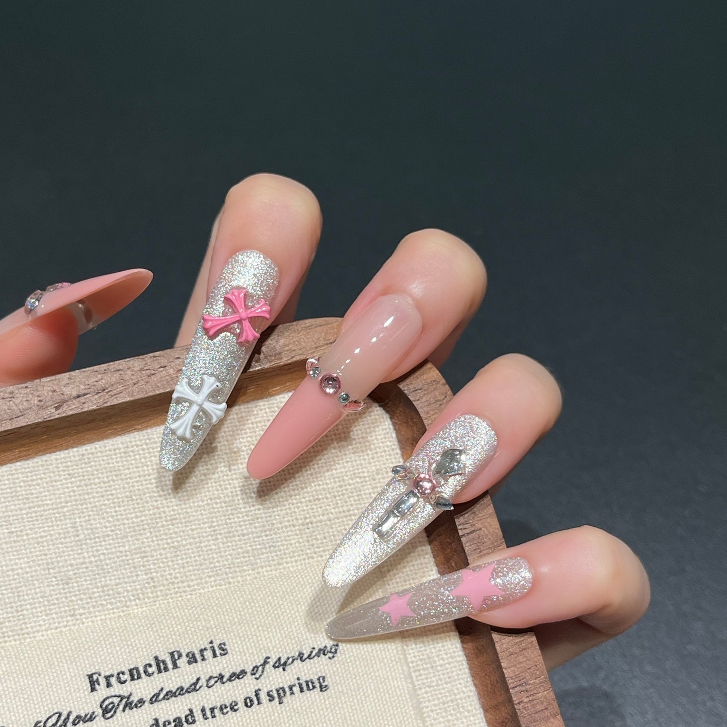 Luxus Themed Press-On Nageldesigns Brehn