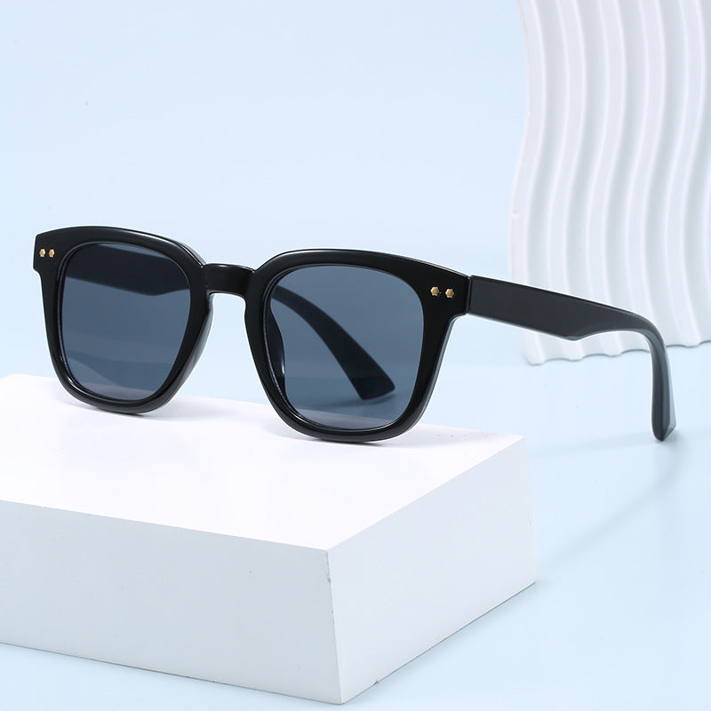 Damen Quadratische Sonnenbrille mit modernem transparentem Rahmen und UV-Schutz Brehn
