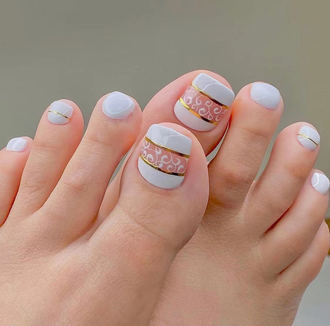 Kunstvolle Fußnagelgestaltung mit Göttlichem Schmetterlingsdesign Brehn