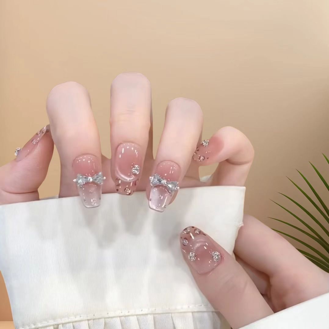 Glitzernde und Verzierte Kunstnägel Brehn