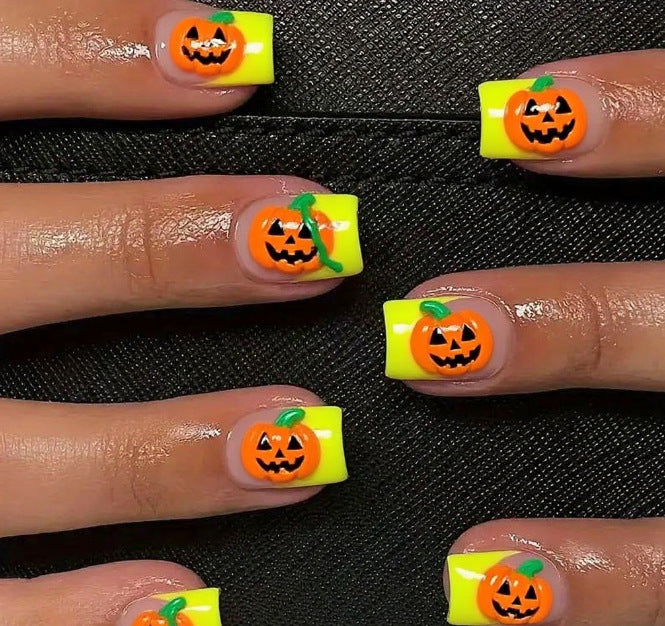 Verspielte Halloween-Kürbis-Nagelkunst Brehn