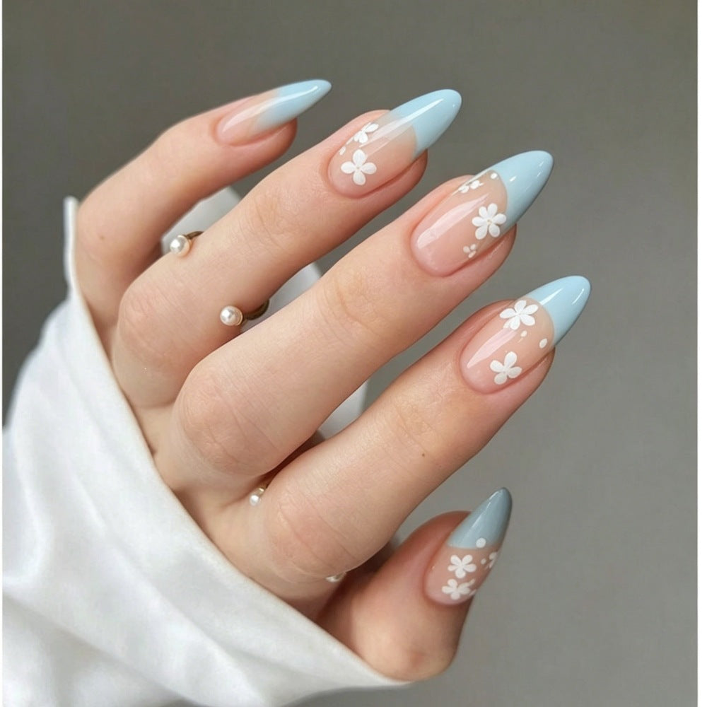 Kunstnägel mit schützendem und floralem Design Brehn