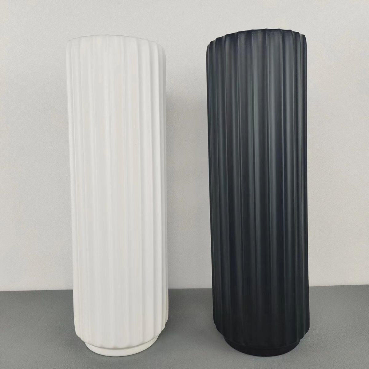 Hohe vertikale gerippte dekorative Vase Brehn