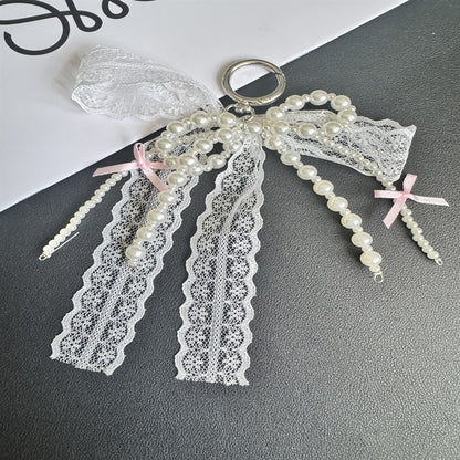 Elegante Spitzen- und Perlen-Schlüsselanhänger Brehn