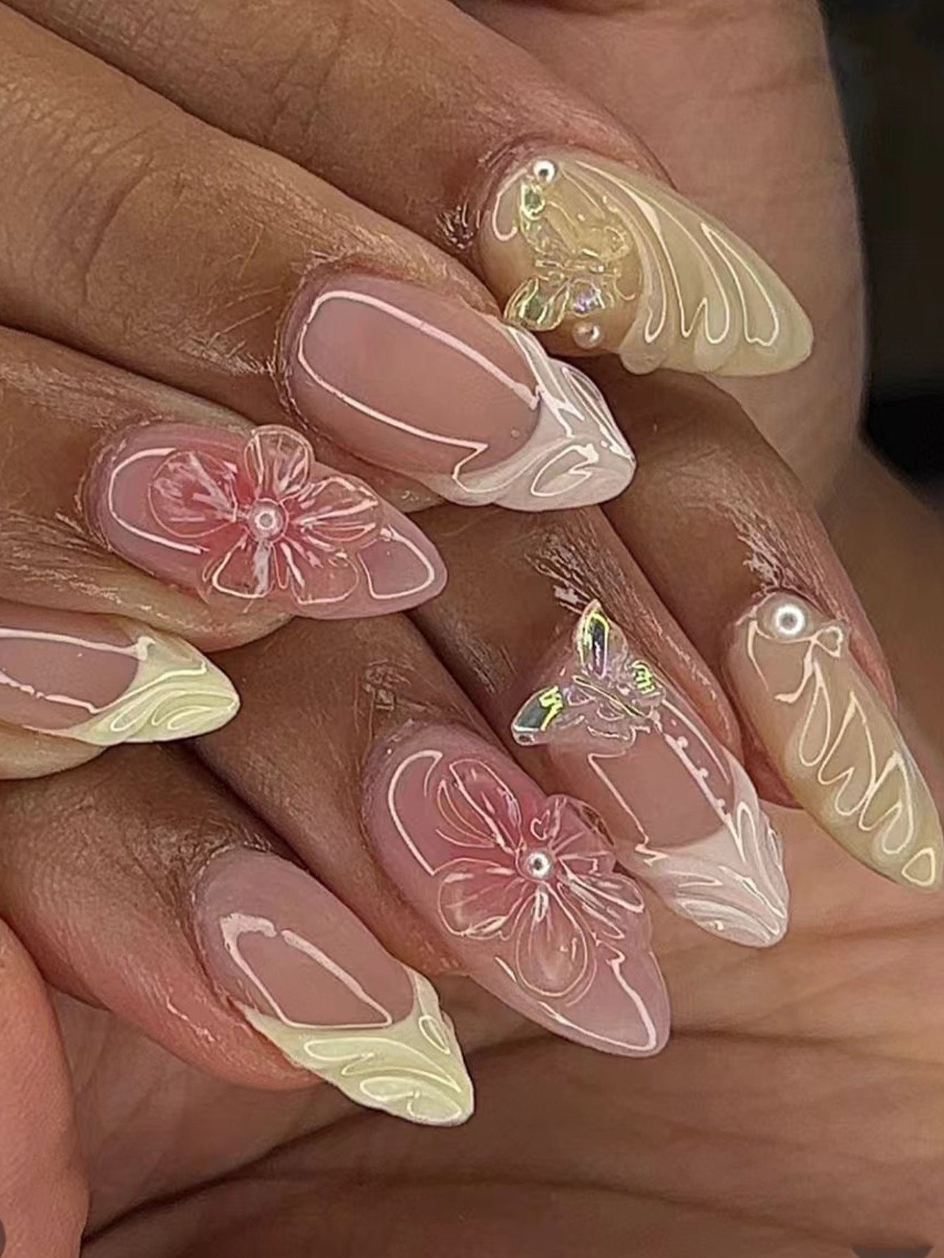 Artistic Nail Art Brehn