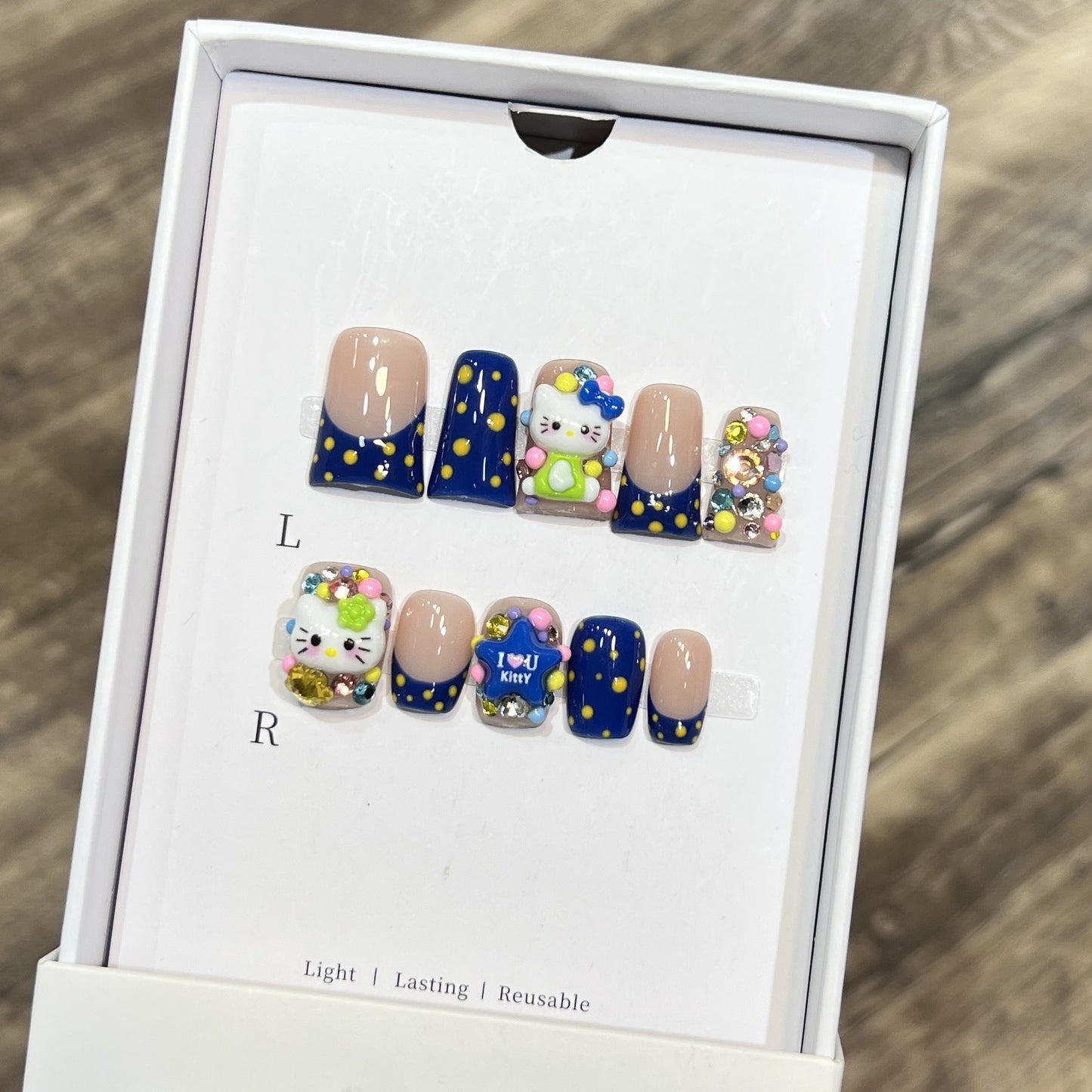 Dekorativer Floral Stiletto Press-On Nail Set Brehn