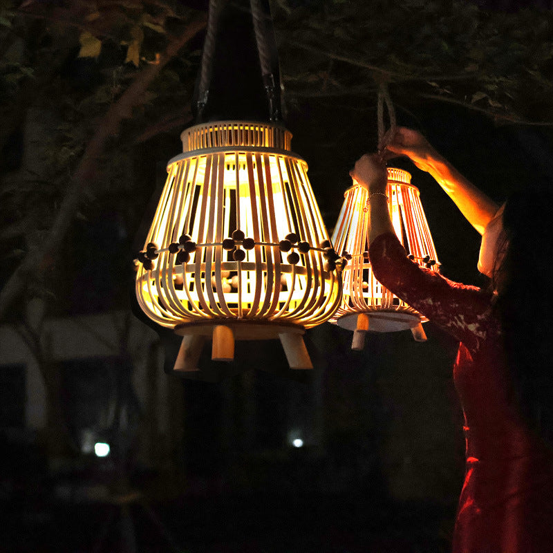 Dekorativer Lichtspender mit natürlichem Rattan Brehn