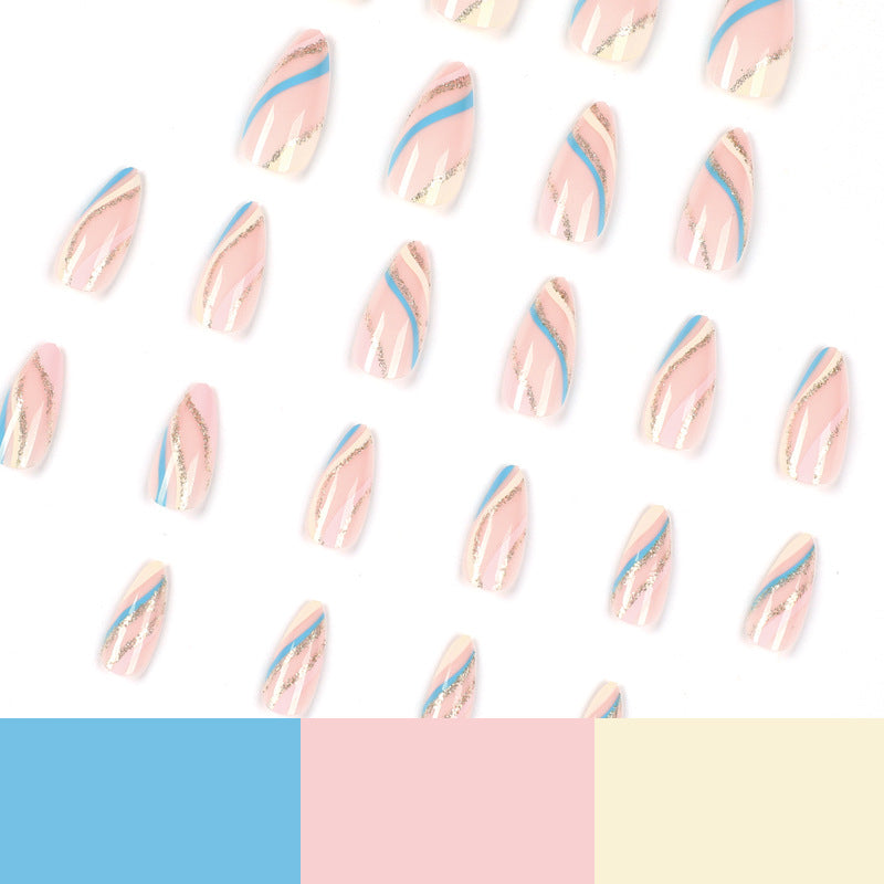 Kunstvolle Nailart mit metallic Akzenten und abstrakten Designs Brehn
