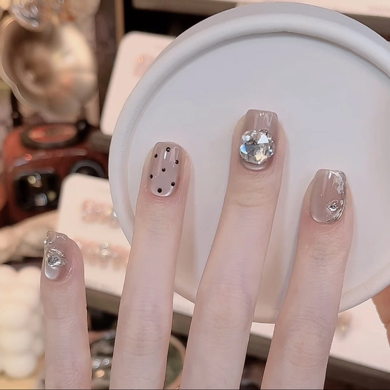 Kunstnagelset mit eleganten 3D-Dekoren Brehn