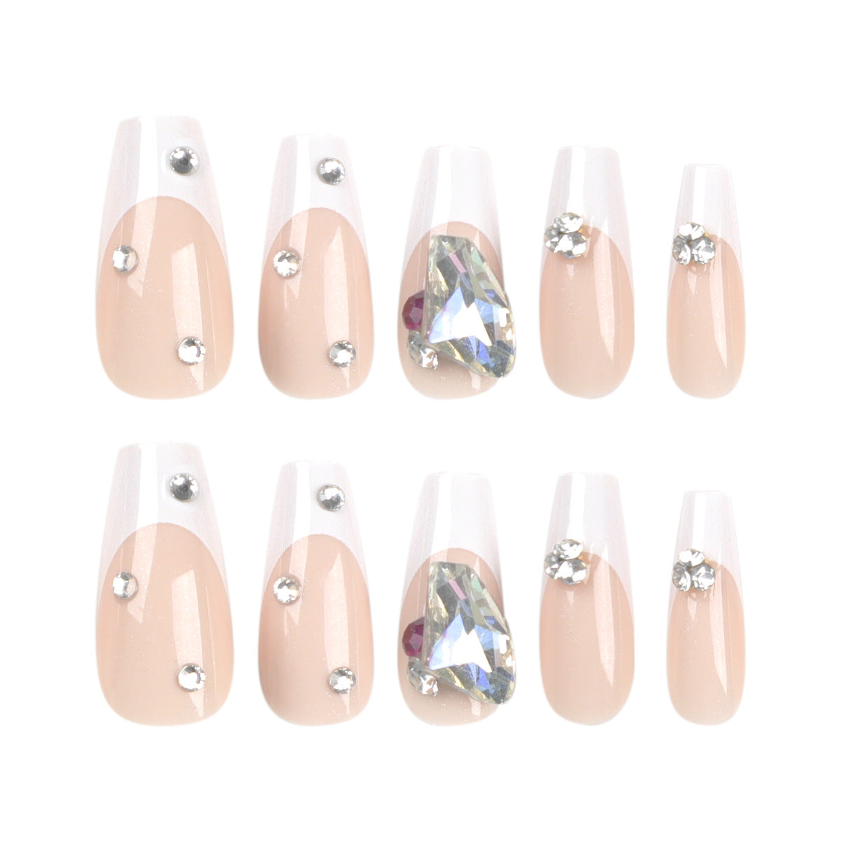 Kunstvolle Nagelkunst mit Glitzerakzenten und Strassverzierungen Brehn