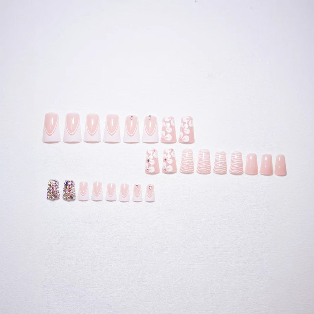Dekoratives Press-on-Nagelkunst-Set mit Edelsteinakzenten Brehn