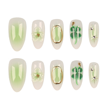 Elegantly gestaltetes floral Druck-Nagel-Set