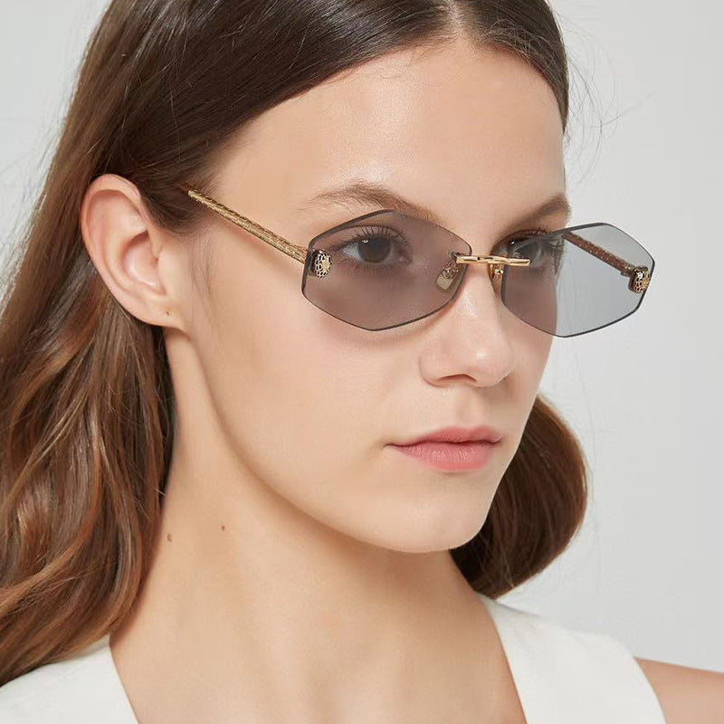 Damen geometrische Sonnenbrille im modernen Design mit elegantem Metallrahmen Brehn