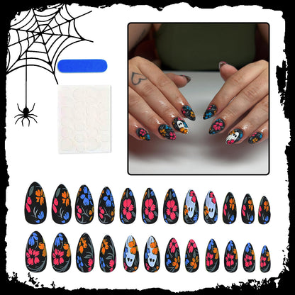 Kunstnagelset mit gruseligem Halloween-Design und bunten Blütenakzenten Brehn