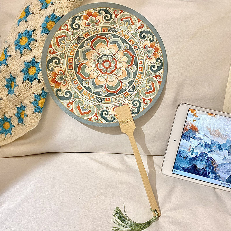 Handgefertigter Fächer mit Kunstvollem Motiv Brehn