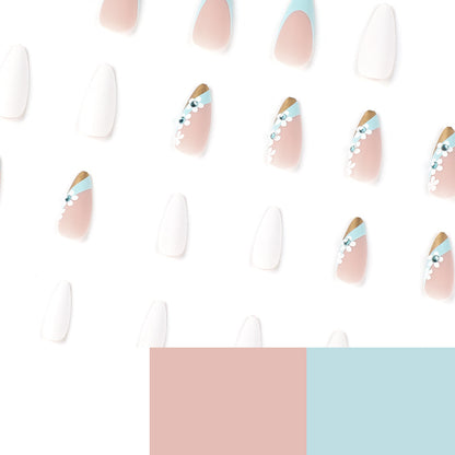 Kunstvolle Nagelverlängerungen mit eleganten Blütenmotiven Brehn