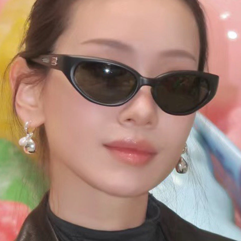 Damen extravagante Sonnenbrille mit geschwungenem Design Brehn