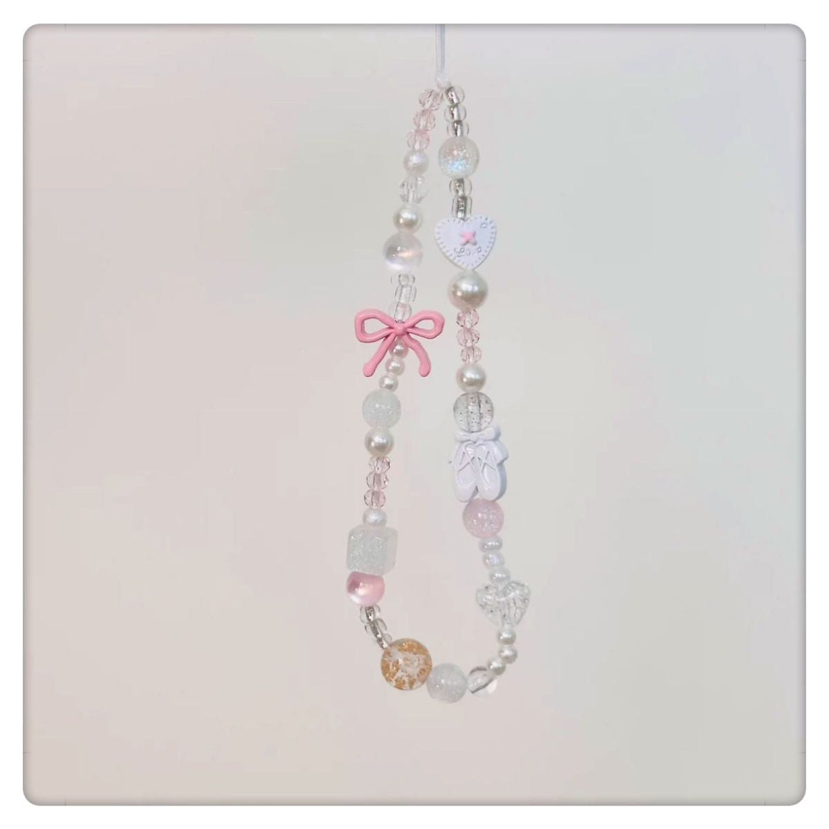 Stylischer beaded Charm Brillenhalter Brehn
