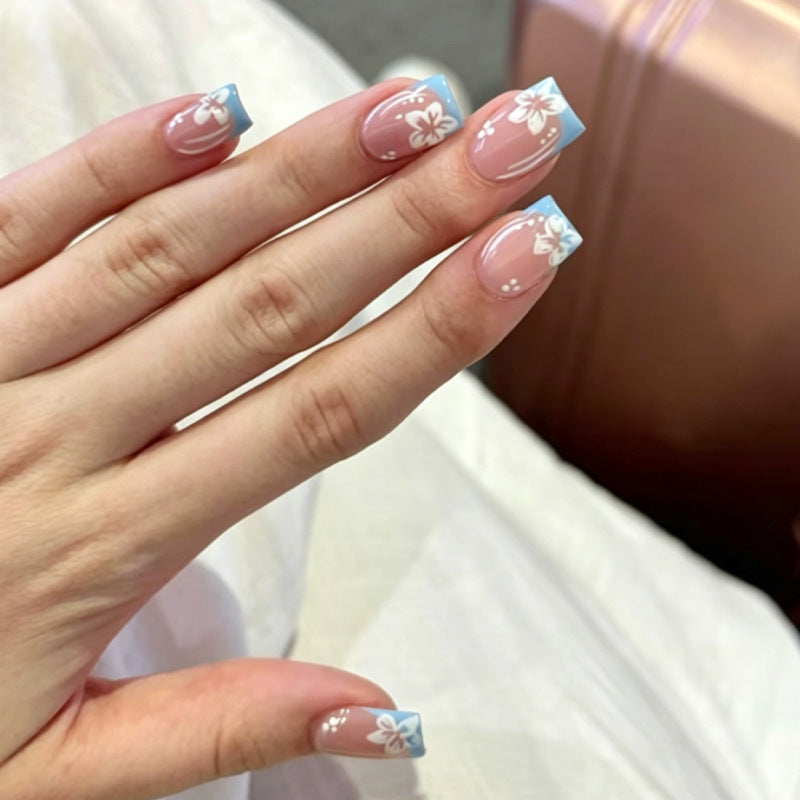 Kunstnagelset mit zarten Blüten-Designs Brehn