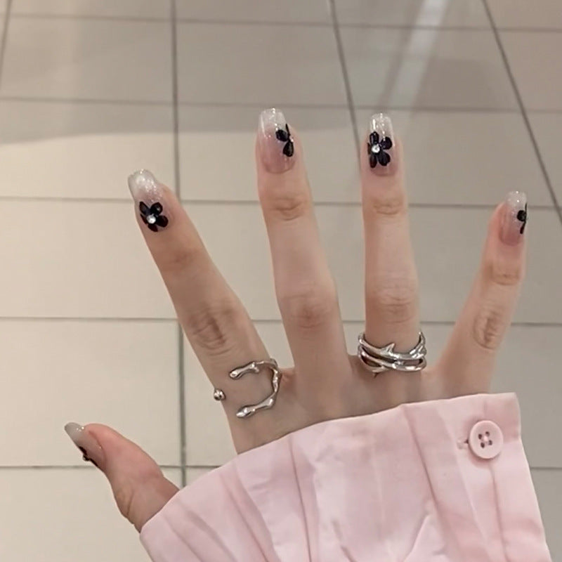 Kunstnagelset mit elegantem Blumendesign und glamourösen Akzenten Brehn