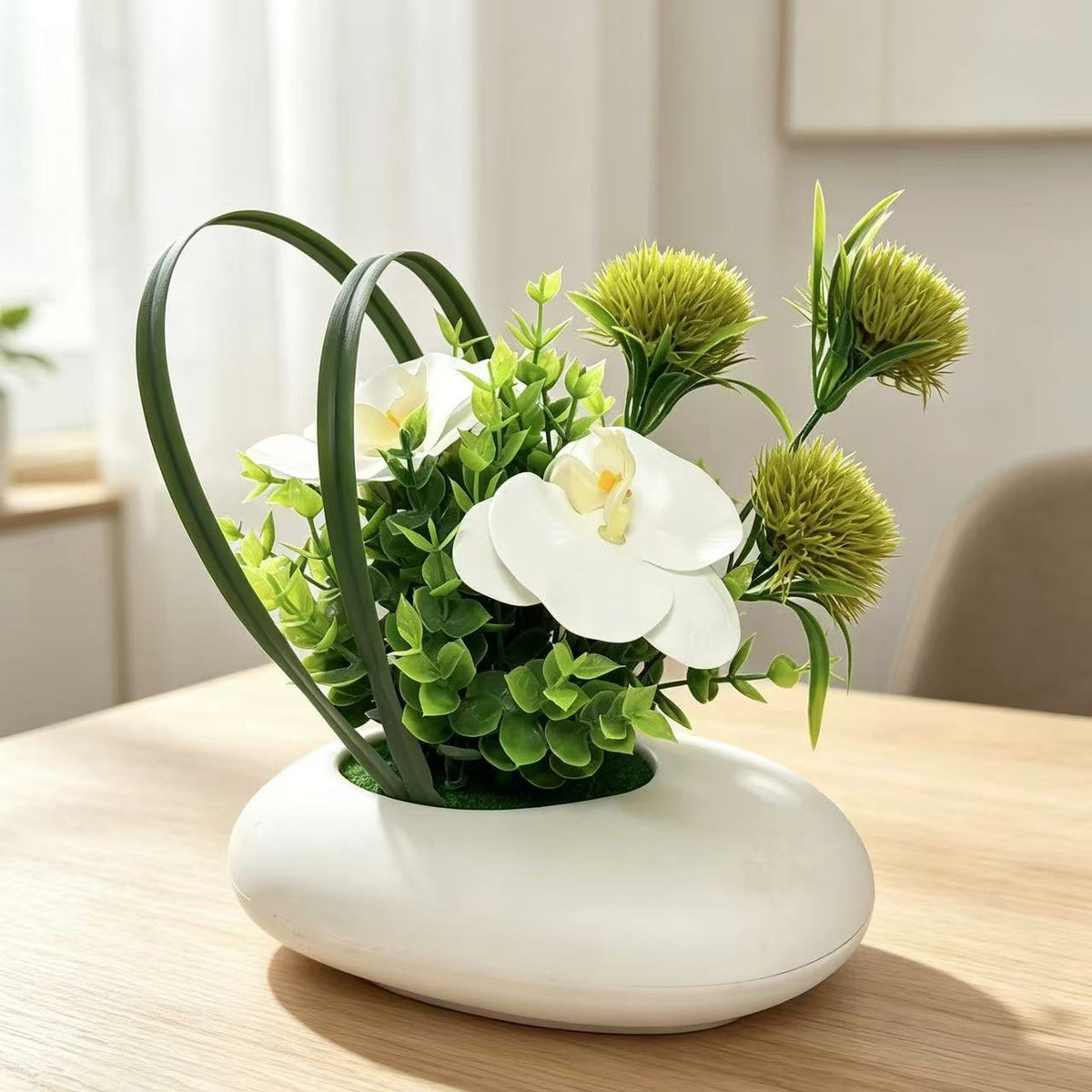 Moderne dekorative künstliche Blumenanordnung
