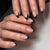 Kreatives Kunstnagelset mit eleganten Spitzenakzenten Brehn