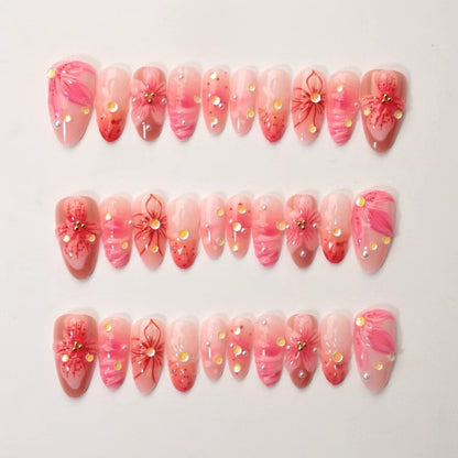 Kunstnagelset mit floralen Designs und funkelnden Akzenten Brehn