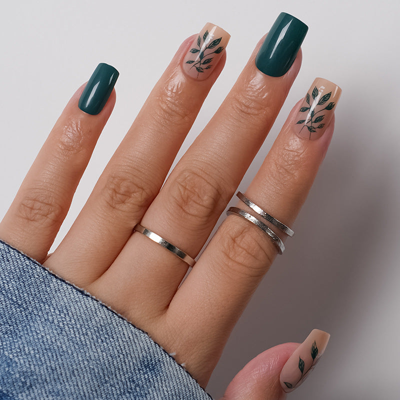 Stylisches Press-On-Nagelset mit schimmerndem Finish Brehn