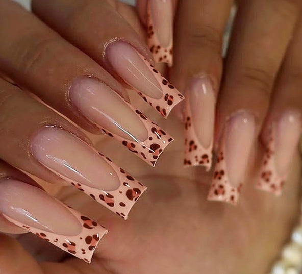 Stilvolle dekorative Ombre-Nagelverzierungen Brehn