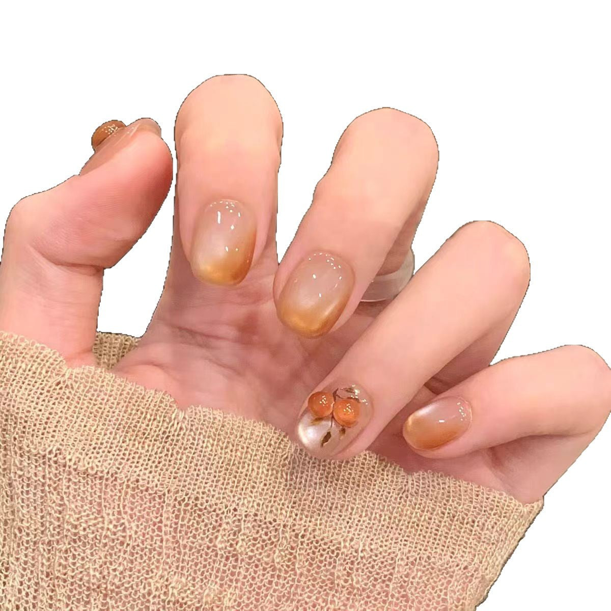 Kunstnägel mit Elegantem Ombre-Effekt und Floralen Akzenten Brehn