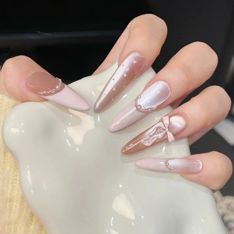 Kunstnagelset mit edlen Spitzen und Kristallakzenten Brehn