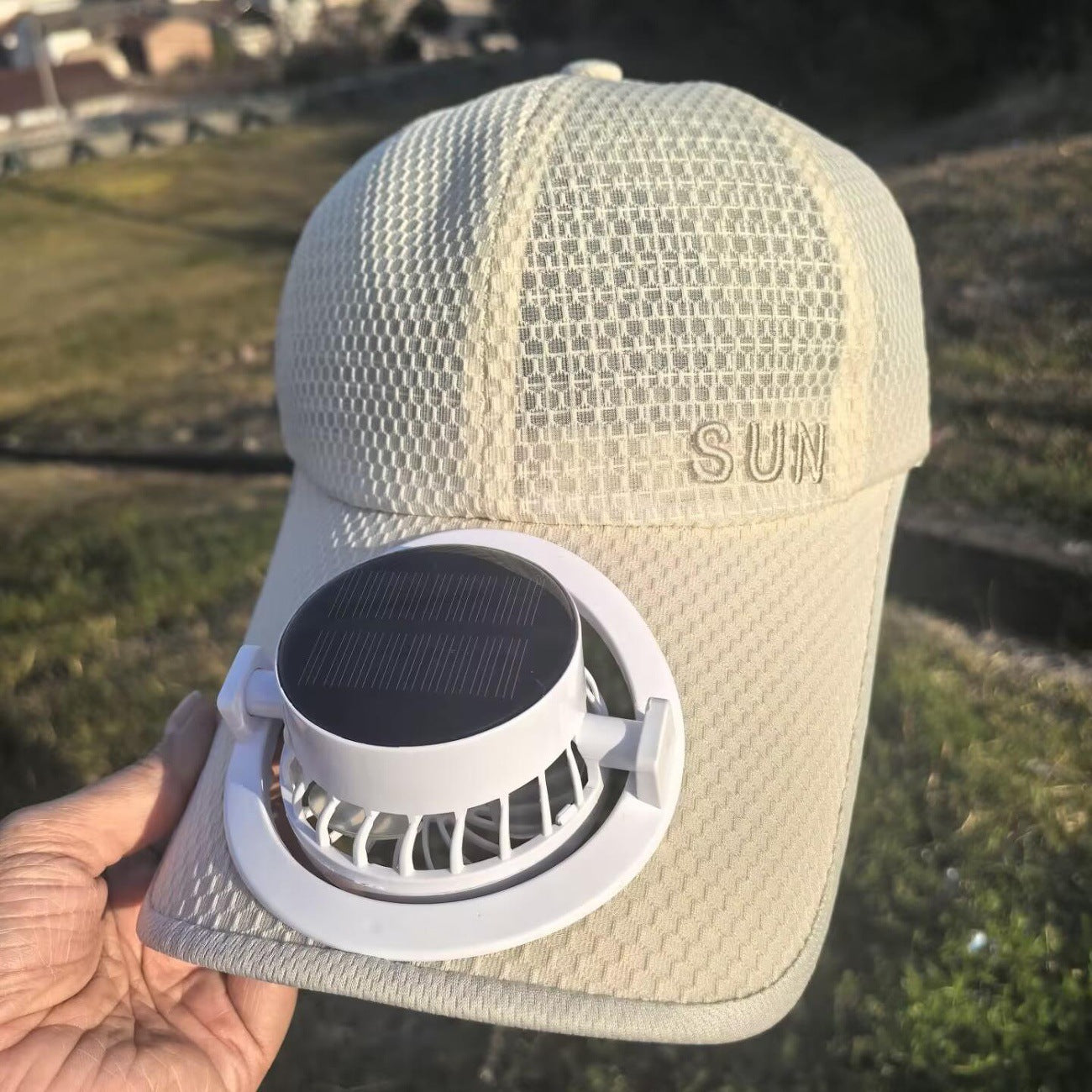 Sonnenmütze mit abnehmbarem Solarventilator, atmungsaktivem Mesh und verstellbarem Sonnenschirm Brehn