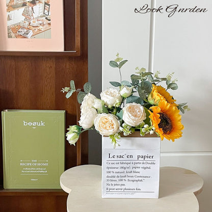 Lebensechte Blumenarrangements