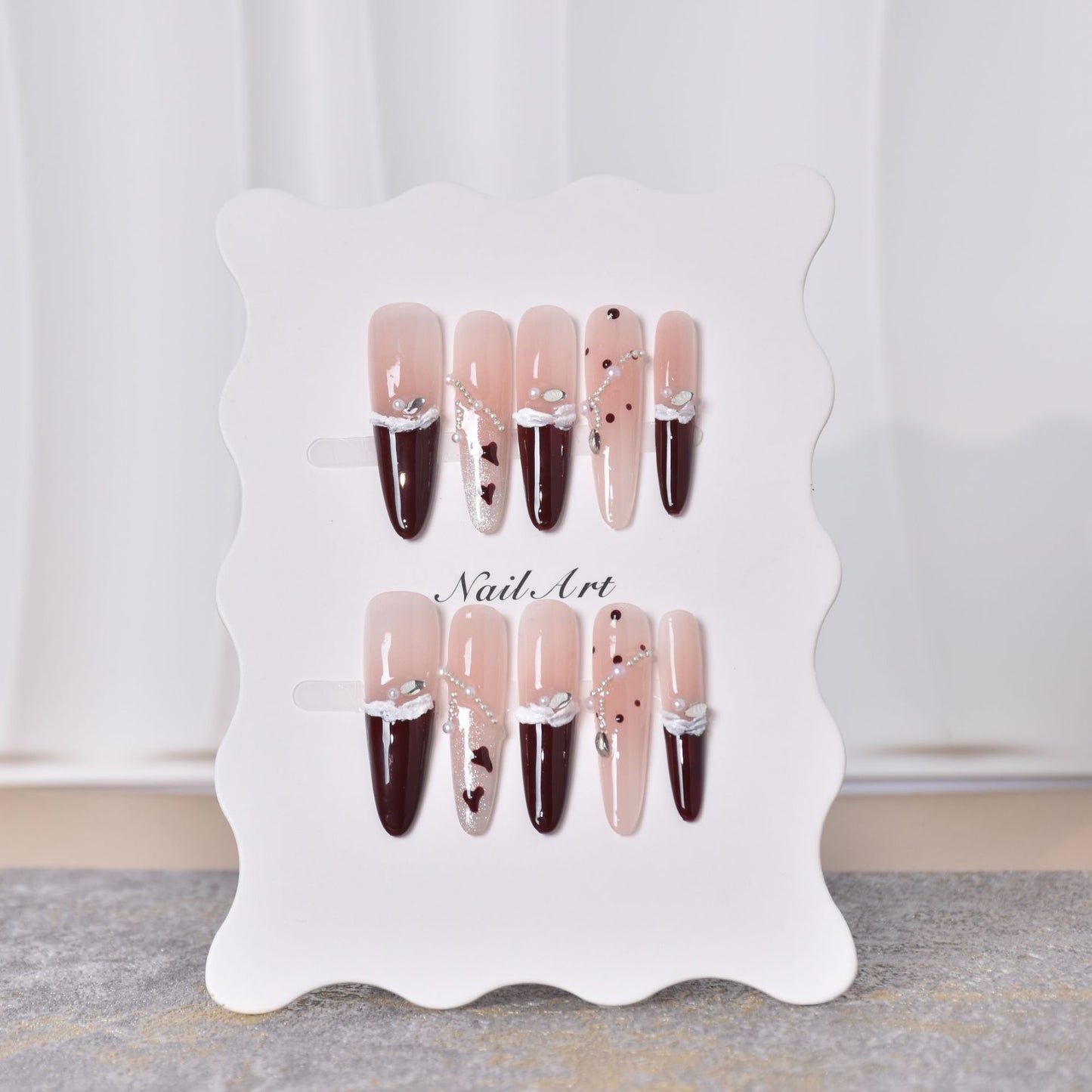 Künstlerisches Stiletto Press-On Nagelkunst Set Brehn