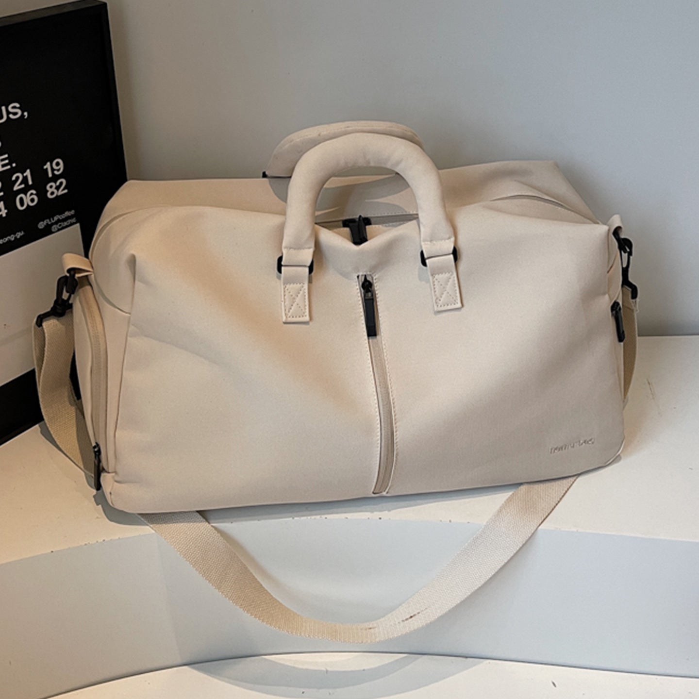 Moderne Reisetasche mit Vielseitigen Trageoptionen Brehn