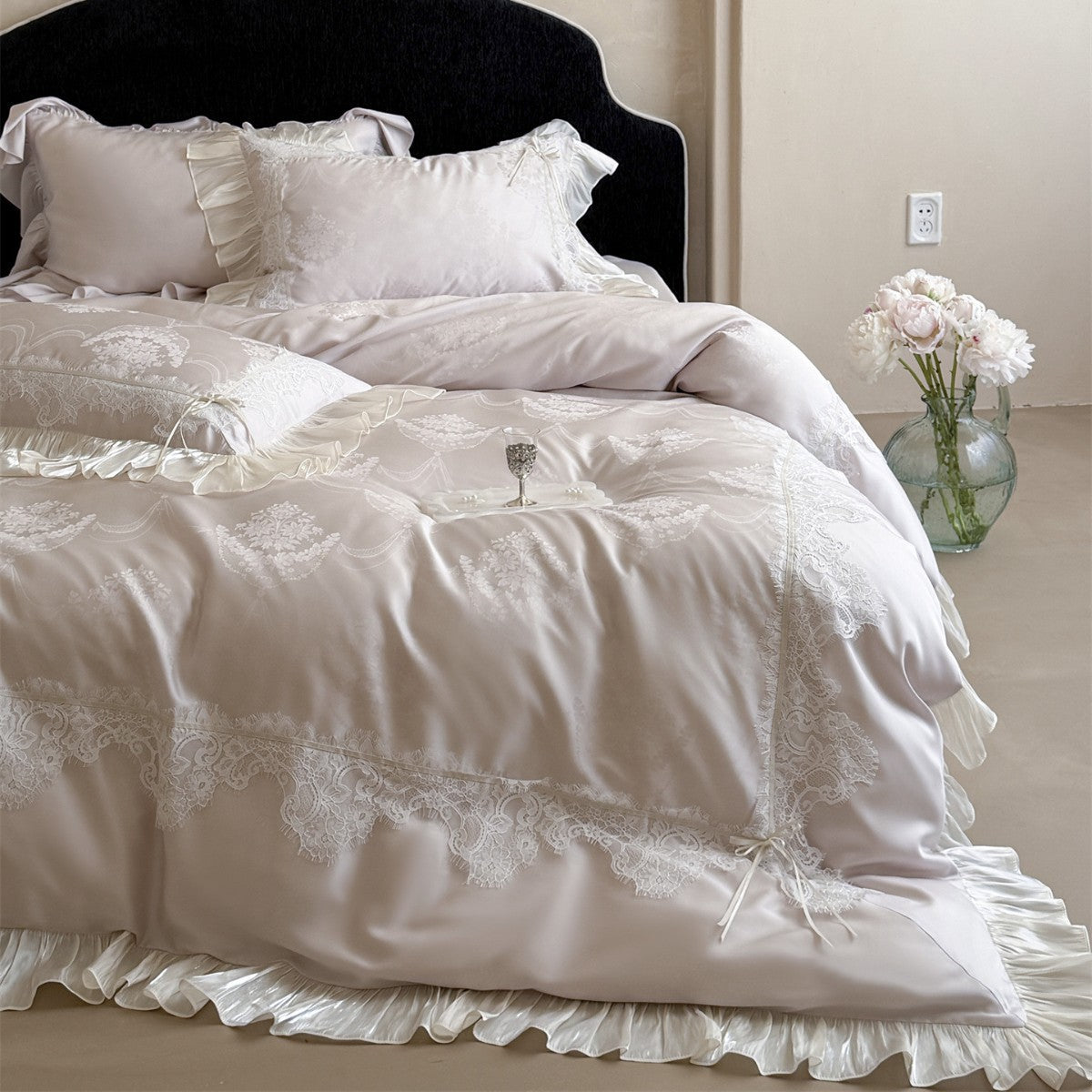 Spitzenbesatz Satin-ähnliches Rüschende Bettbezug Set mit eingewebtem Medaillon Jacquard