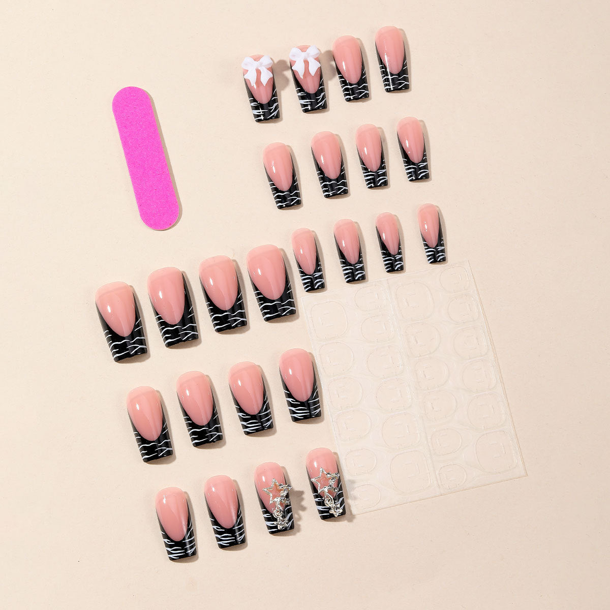 Elegante 3D Nagelkunstverlängerungen mit floralen Akzenten Brehn
