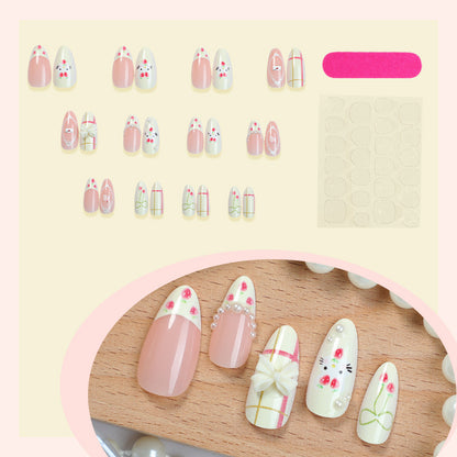 Dekoratives Press-On-Nagelset mit floralen und fantasievollen Designs Brehn