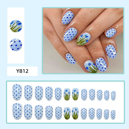 Kreative Nagelkunst mit Floralen und Geometrischen Mustern Brehn