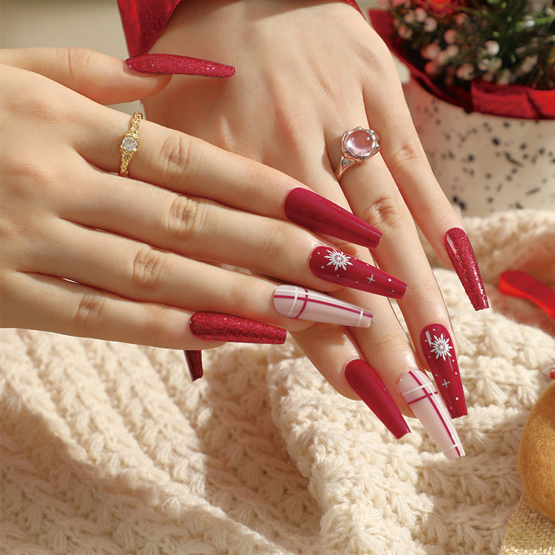 Kunstvolle Nagelkunst mit floralem 3D-Design Brehn