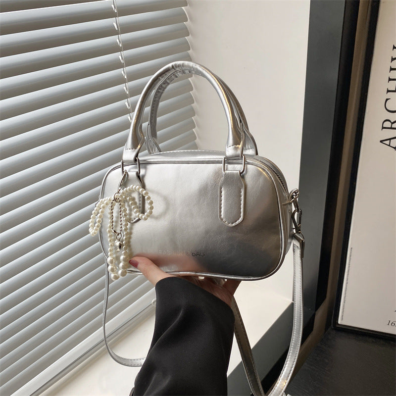 Elegante perlenverzierte Handtasche