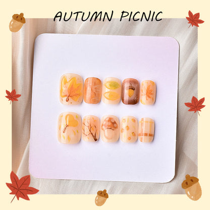 Künstlerisch herbstlich inspiriertes Press-On Nail Art Set
