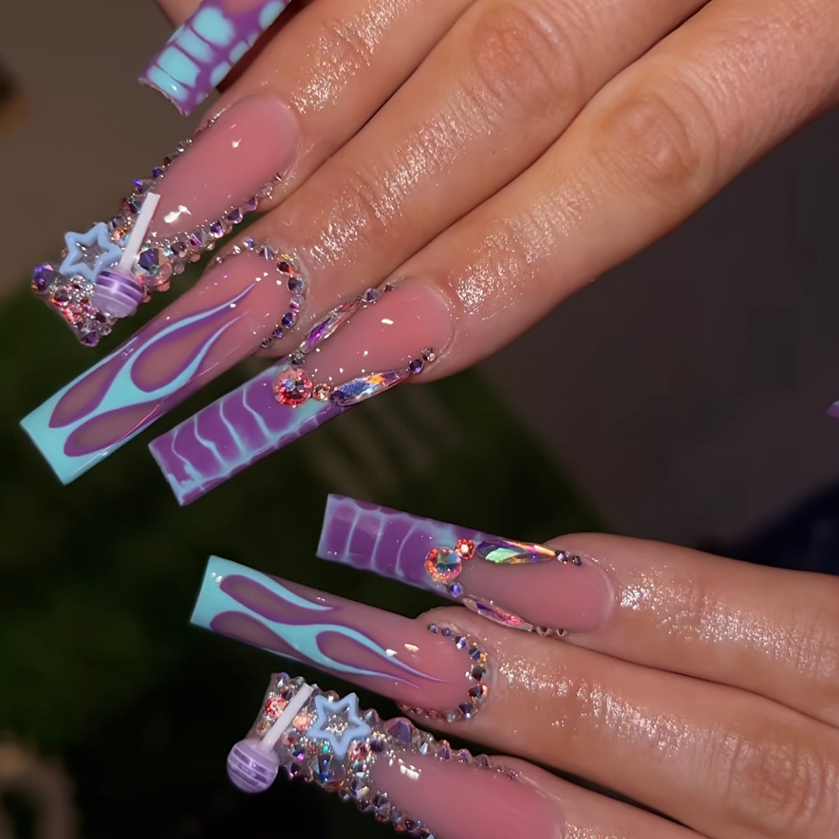 Künstlerische Lange Nail Art Extensions Brehn
