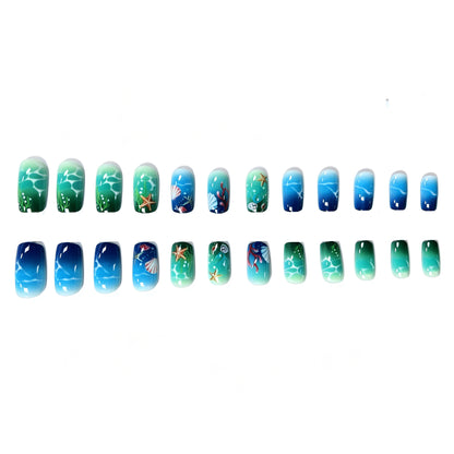 Künstlerisch vom Ozean inspiriertes Nail Art Enhancement Brehn