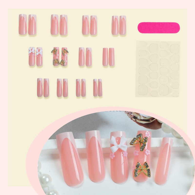 Dekoratives Press-On-Nagelset mit floralen und Schmetterlingsakzenten Brehn