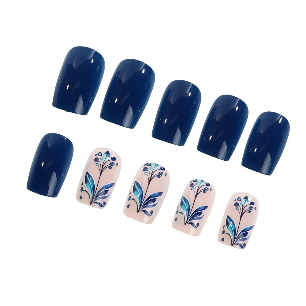 Kunstnägel mit floralen Details Brehn